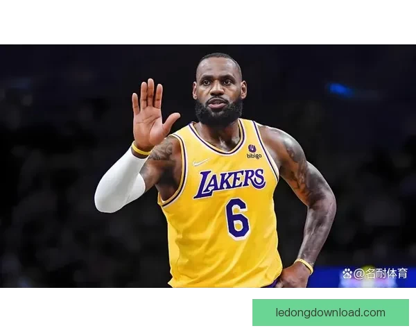 41岁詹姆斯连续11场出手不超15次为胜利转型 吐槽裁判哨声缺失显得格外悲凉