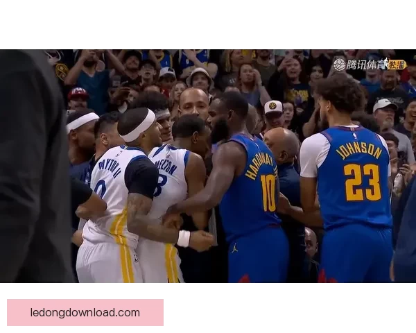 火药味浓烈勇士掘金球员冲突升级佩顿纳吉梅尔顿三人同时吃T